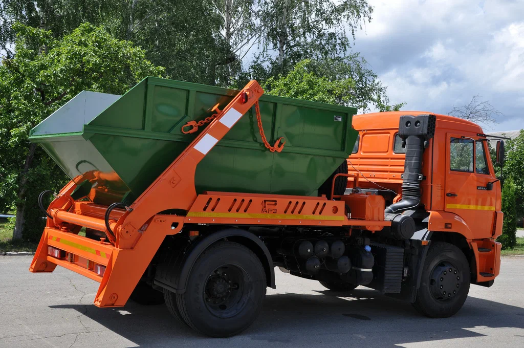 Заказ бункеровоза для вывоза мусора и отходов в Магнитогорске в октябре