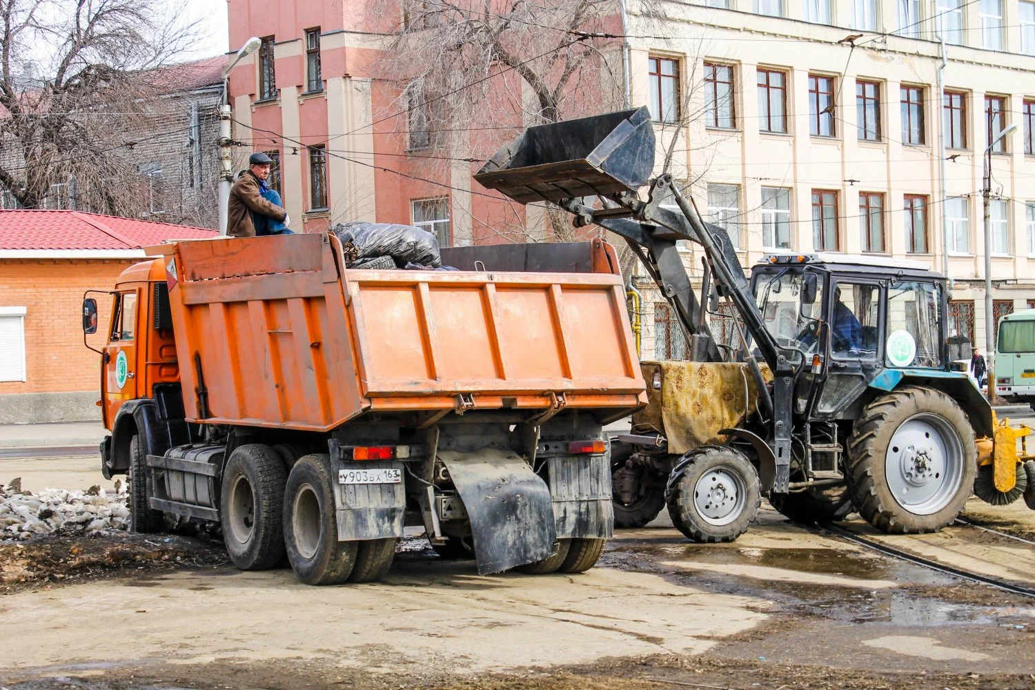 Вывоз мусора Камазом в Магнитогорске – аренда и заказ Камаза 10 тонн от 2431 руб. в ПроМусор