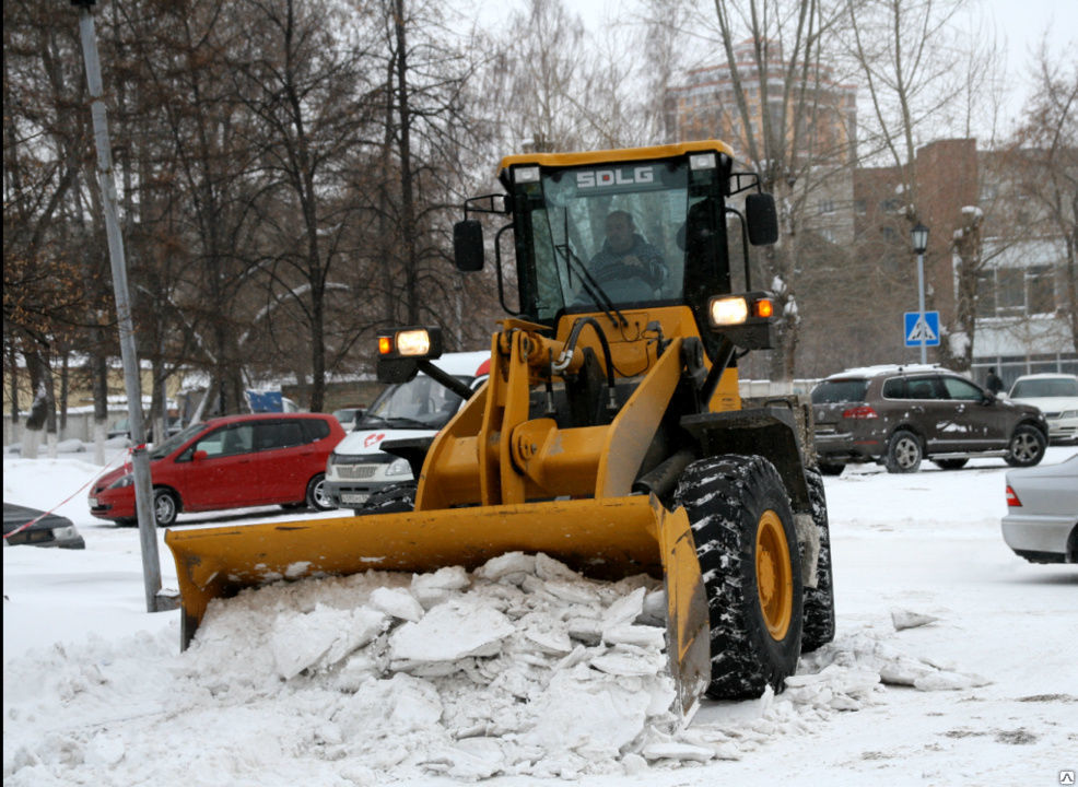 Аренда трактора для уборки снега в Магнитогорске от ПроМусор – цена от 1035 руб., быстро и недорого