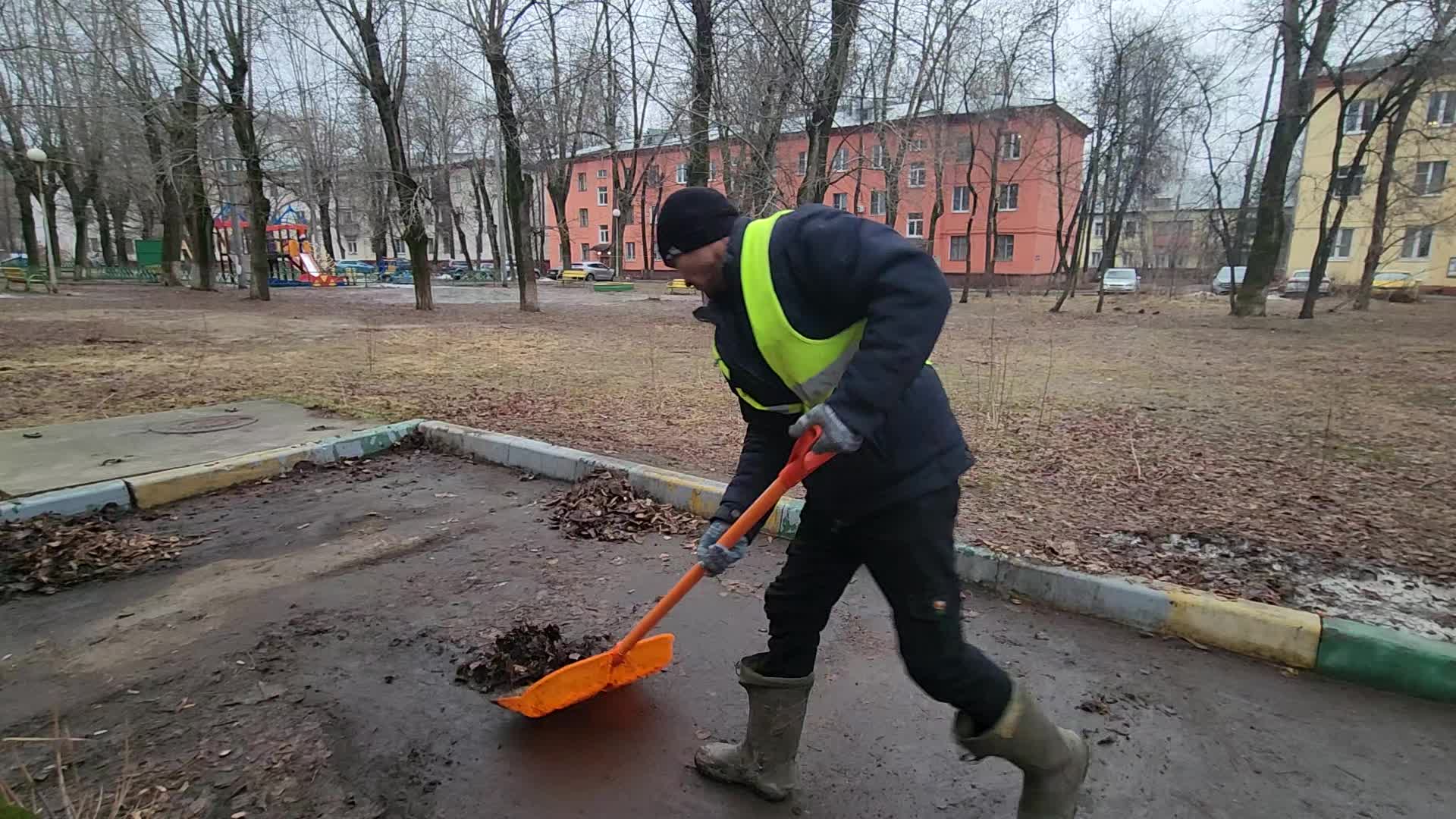 Уборка территорий в Магнитогорске в октябре