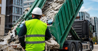 Вывоз строительного мусора в Магнитогорске: услуги лицензированной компании — ПроМусор
